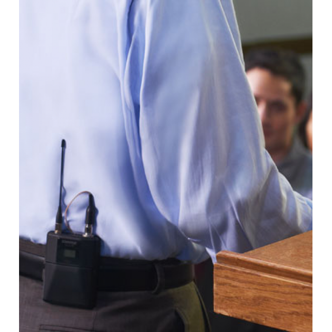 Портативный поясной передатчик, включает две батарейки АА, черный чехол на молнии, G51 470 - 534 МГц SHURE QLXD1=-G51